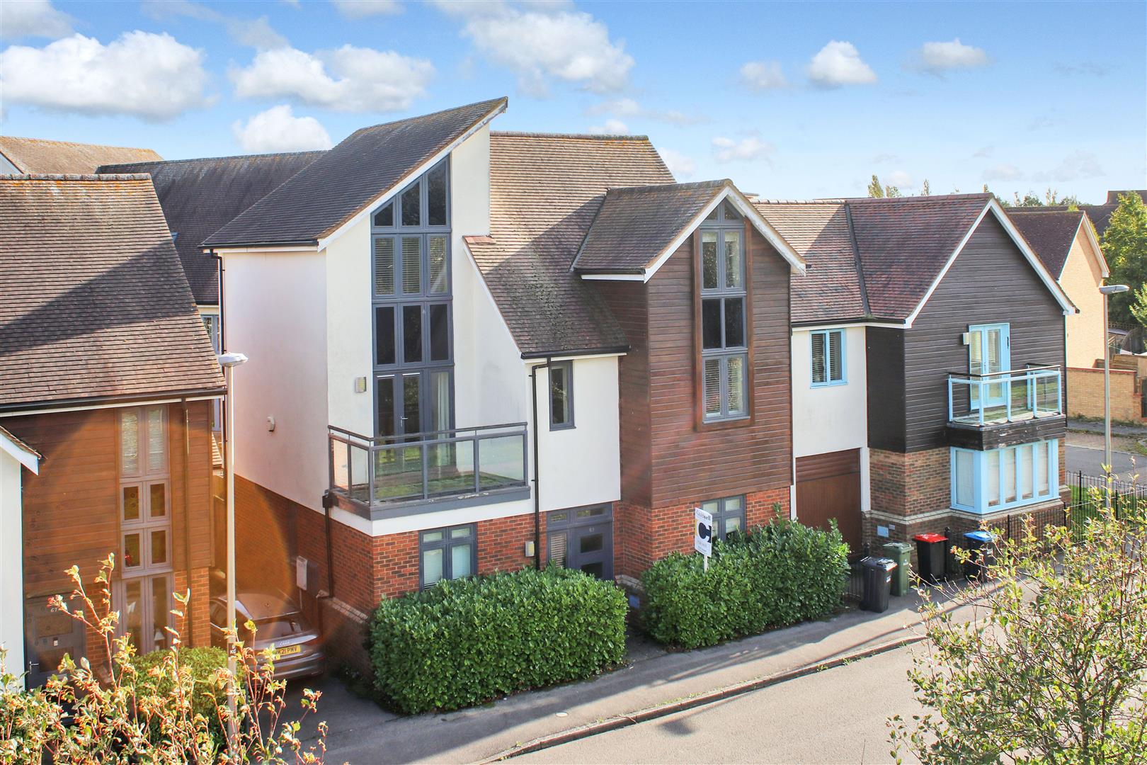 5 bed property in Kemsley Crescent, Milton Keynes